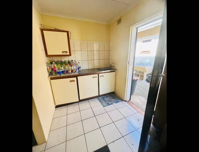 5 BEDROOM HOUSE FOR SALE IN UMLAZI BB